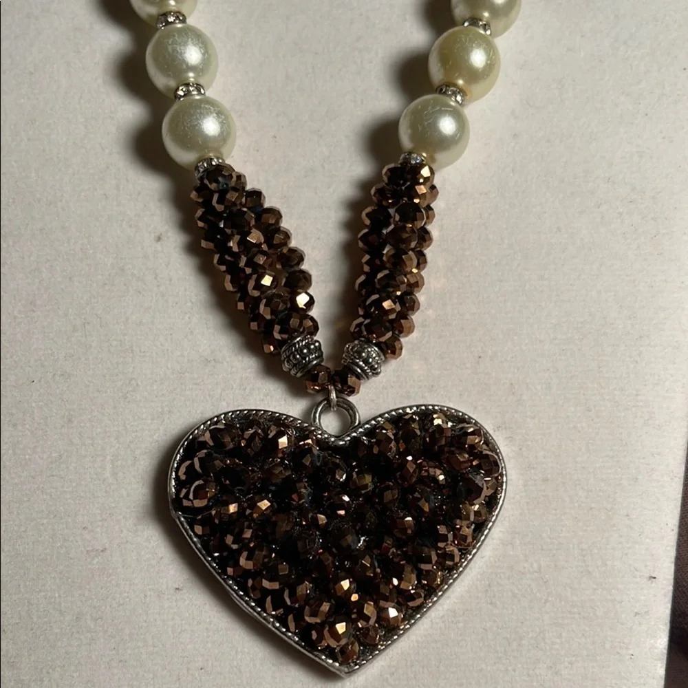 Elegant Brown Heart Pendant Necklace - Picture 2 of 3